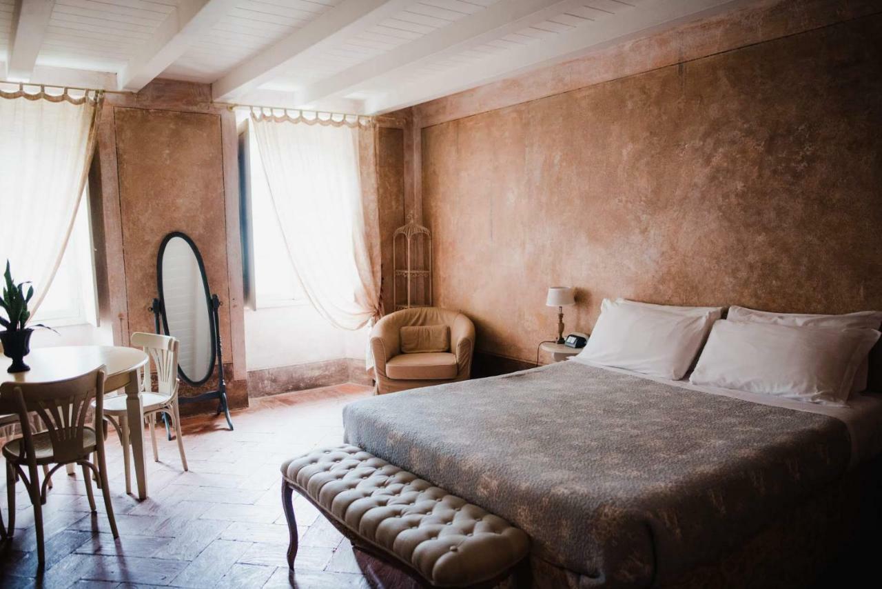 Regina Teodolinda Suites Лальо Екстериор снимка