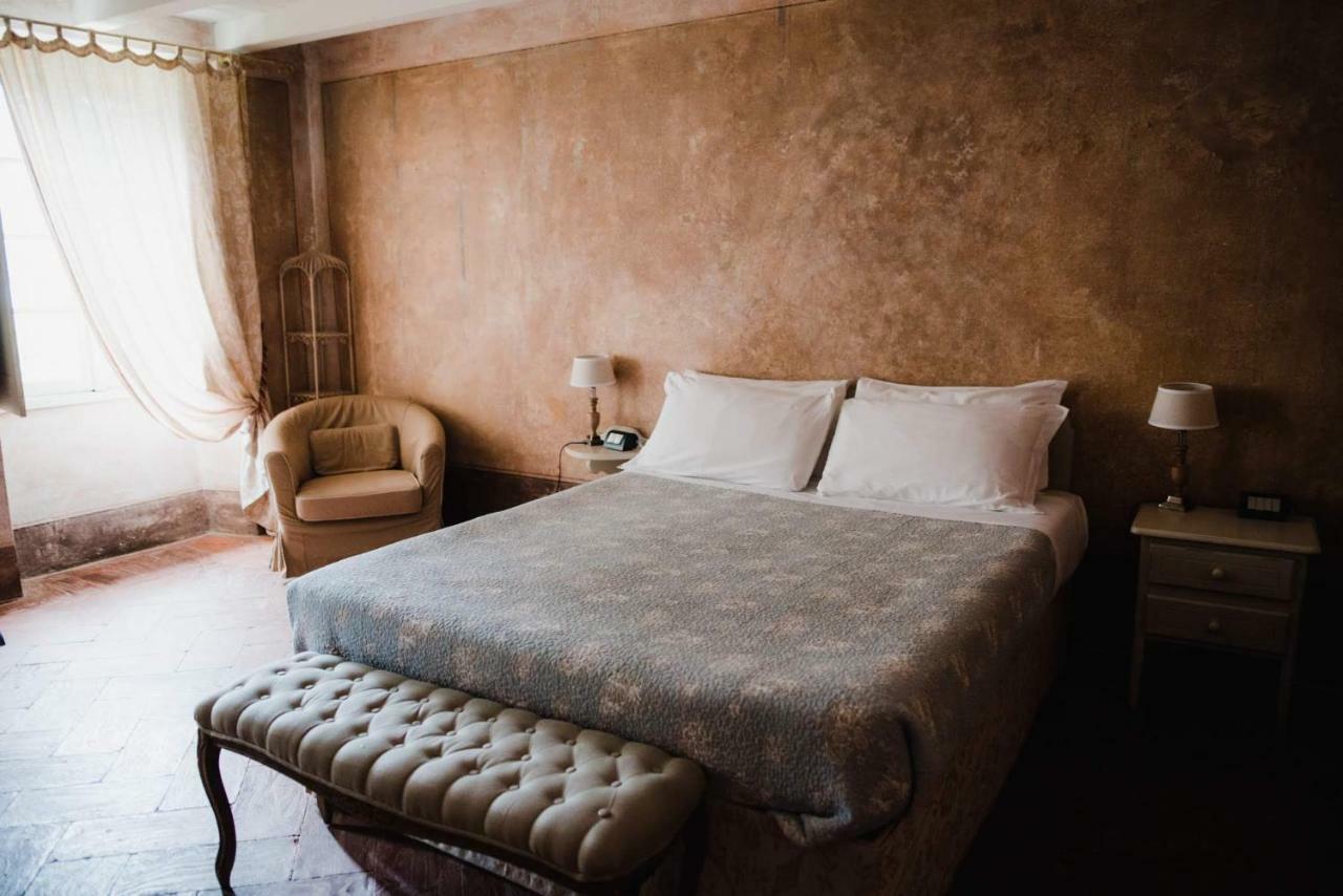Regina Teodolinda Suites Лальо Екстериор снимка
