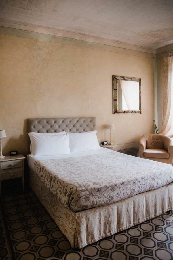 Regina Teodolinda Suites Лальо Екстериор снимка